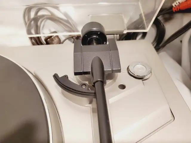 Akai AP-Q310 Record Player Turntable in Stereo Systems & Home Theatre in Mississauga / Peel Region - Image 5