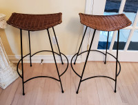 VINTAGE WICKER BAR STOOS