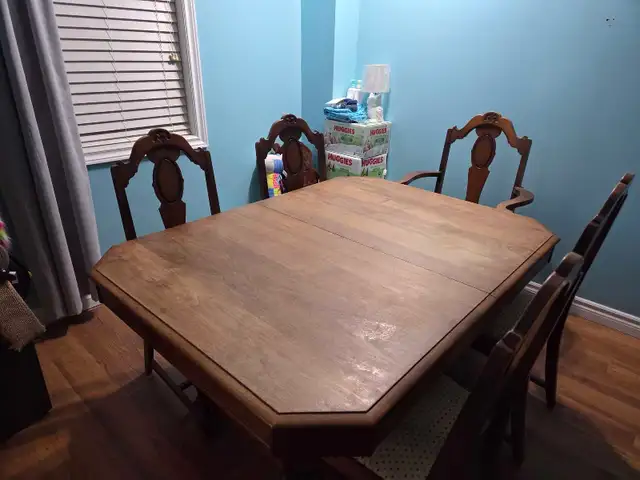 Rustic Dining Room Table  in Dining Tables & Sets in London - Image 2