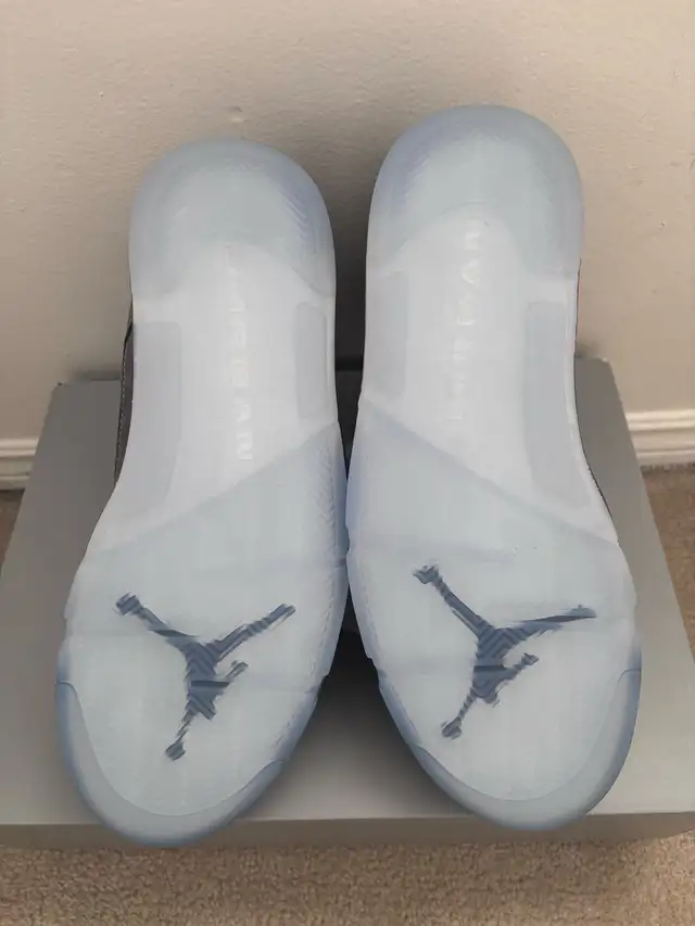 Jordan wolf grey (size 10.5) in Men's Shoes in Oshawa / Durham Region - Image 7