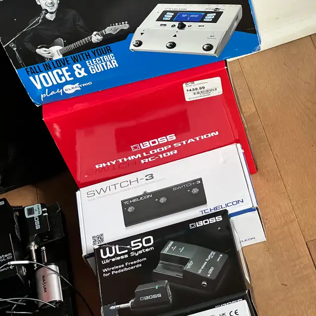 all pedals are wireless plus rechargeable Pedalboard and more  in Guitars in Ottawa - Image 9