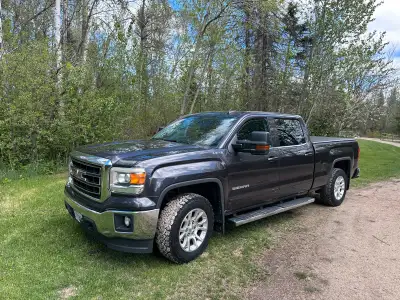 2015 GMC SLE, 4x4, 5.3 Motor, Clean Title. Crew cab, 6'6" box, tonneau cover. 166K, original owner f...