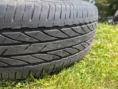 Bridgestone Dueler H/P Sport AS. 225 65r17 102t m+s My wife hit a deer this winter, so getting rid o...