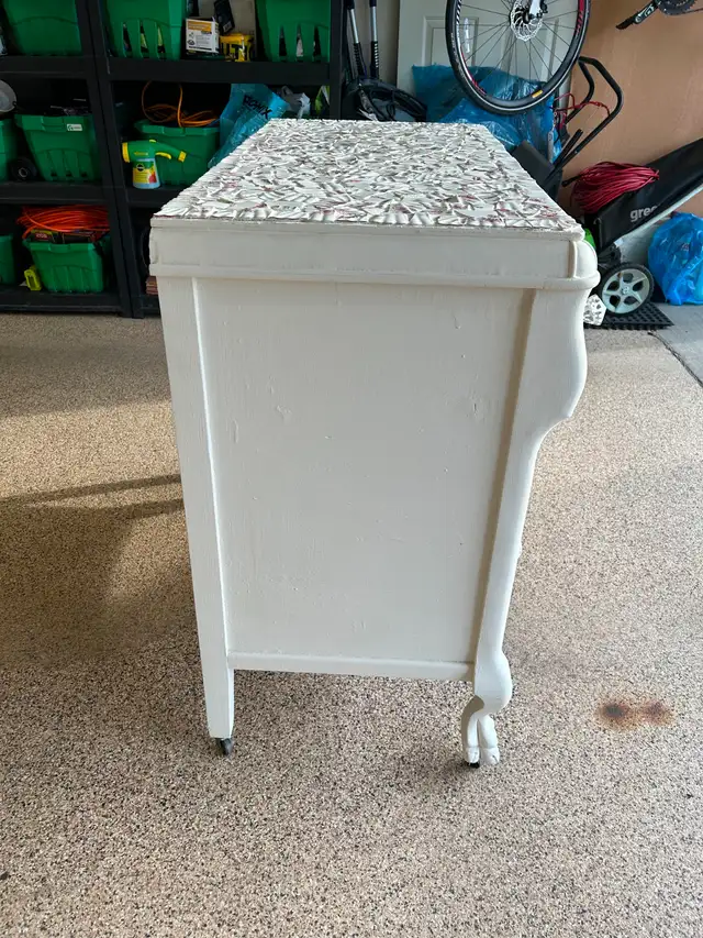 Antique White Claw Dresser with Mirror in Dressers & Wardrobes in Edmonton - Image 3