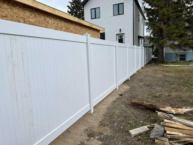 professional PVC Fence installation dans Terrasses et clôtures  à Ville de Régina - Image 4