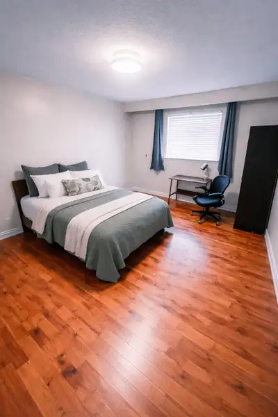 A spacious room in a well-maintained detached house located in Scarborough’s prime location Agincour...