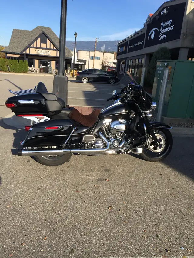 Harley Davidson Motorcycle in Touring in Kamloops - Image 4