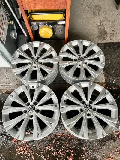 Volkswagen 17 pouces OEM 5x112 7Jx17 ET: 40 Hub 57.1mm Aucune fissure / jamais réparé ! 9/10 conditi...