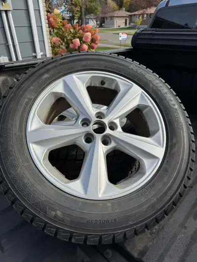 The Yokohama iceGUARD iG51v in size 245/60R18 studless ice and snow winter tire Key Specifications (...