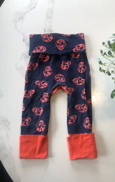 Grow with me pants fits 18 months to 3T. Skull pattern, navy & orange in color. Pickup Stonebridge.