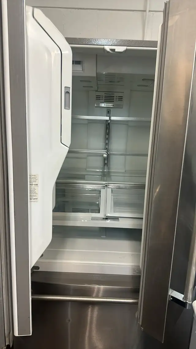 KitchenAid Refrigerator in Refrigerators in City of Montréal - Image 3