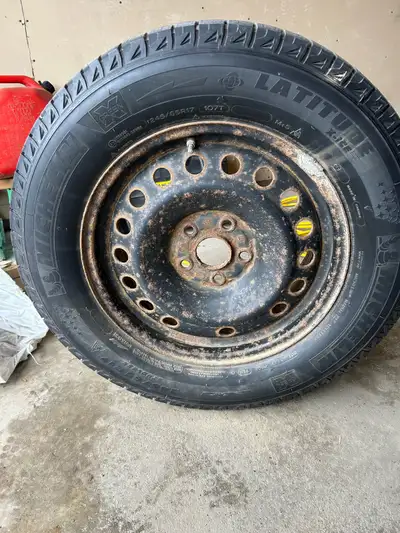 Michlin Latitude X-Ice 245/65R17 with sensors. Still lots of tread left. Best winter tire I have eve...