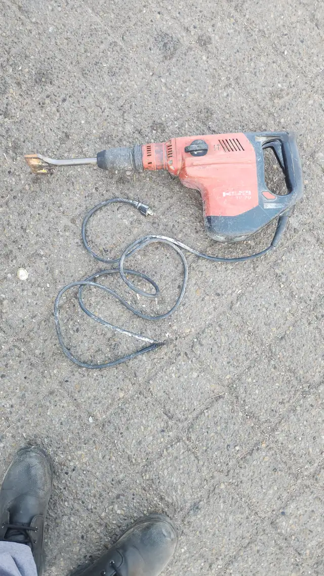 hilti te 70 hammer drill chissell /concrete bit 645 ,cash$ in Power Tools in Calgary - Image 2