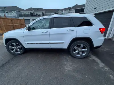 Selling my 2014 Jeep Grand Cherokee Limited with a powerful 5.7L HEMI V8. This SUV is fully loaded w...