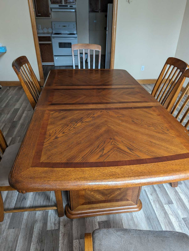 Table en bois a vendre avec 6 chaises  dans Mobilier de salle à manger et cuisine  à Sherbrooke - Image 3