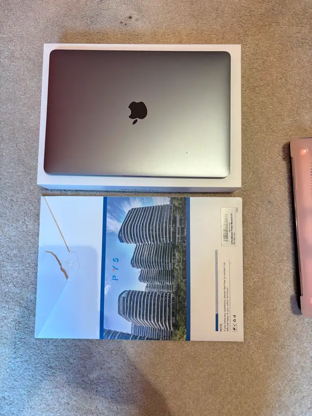 13-inch MacBook Pro - Space Grey in Laptops in Oakville / Halton Region - Image 5