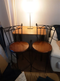 Table and 2 chairs (bar height)