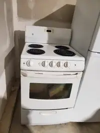 QUICK SALE!! GE 24" WHITE ELECTRIC COIL TOP STOVE OVEN