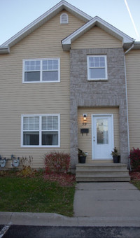 2-bedroom +1 townhouse with large bedrooms!  Close to amenities