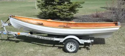 Rowboat with Oars 14' Wineglass Wherry rowboat in new condition. Pygmy Boat design with Stitch and G...