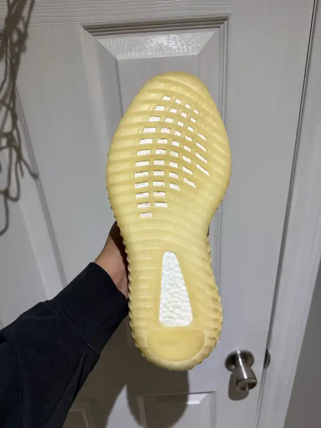 Yeezy 350 Nutural  in Men's Shoes in Mississauga / Peel Region - Image 3