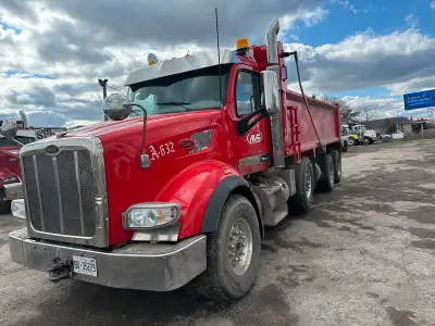 2021 Peterbilt 567 Tri axle dump automatic transmission engine Cummins HP 500 EPA Sticker visible en...
