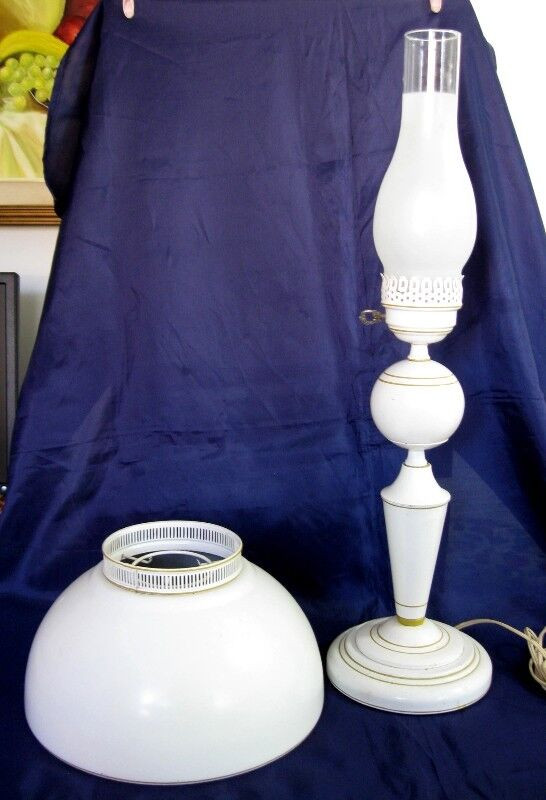 LAMPE VINTAGE..METAL avec CHEMINEE en VERRE... dans Art et objets de collection  à Ouest de l’Île - Image 2