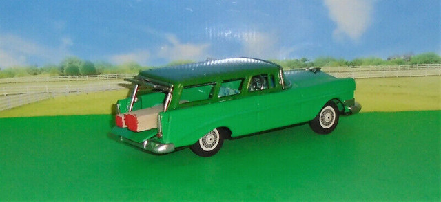 Chevrolet Station Wagon in Arts & Collectibles in Laval / North Shore - Image 4