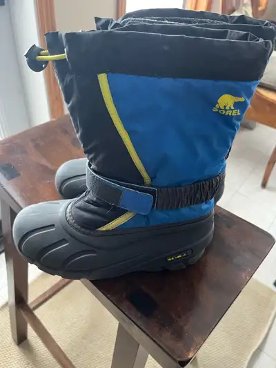 Sorel kids boots. Size 3. Pick up only near Oakbank.