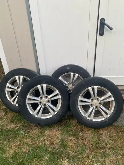 Equinox/gmc terrain 17inch aluminum wheels tires no good . Rims in great shape no curb rash or major...