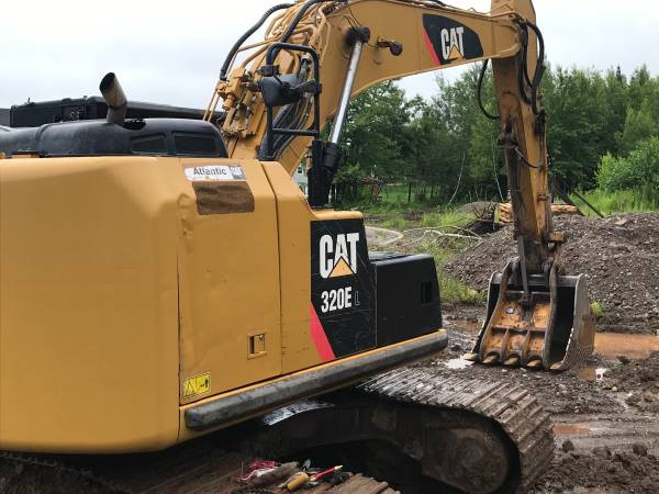 1 OWNER CAT320E HYD THUMB PLUMBED FOR MULCHER CALL 5064613657 in Heavy Equipment in City of Halifax - Image 4