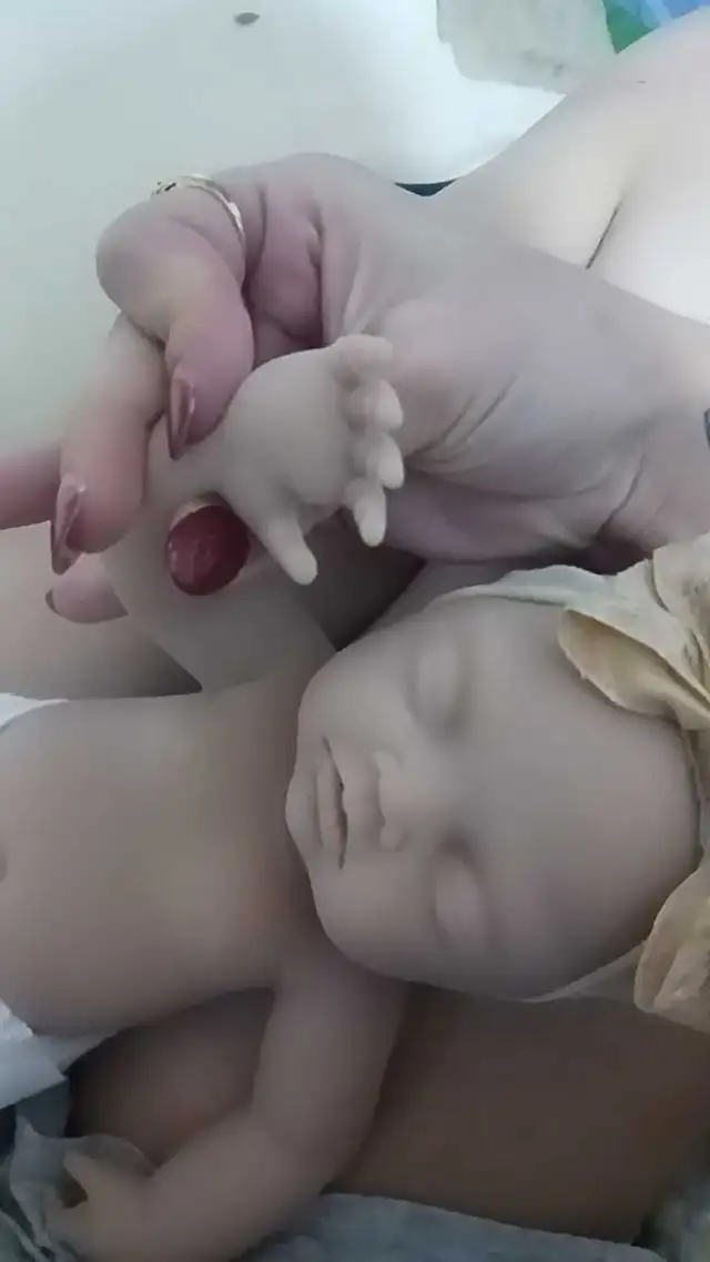 full body silicone baby girl reborn doll in Toys in Ottawa - Image 3