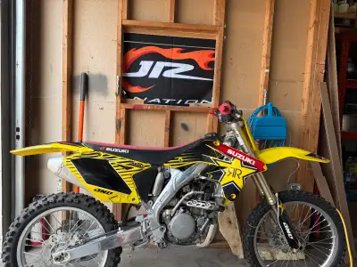 2009 Suzuki RMZ 250’ Does not run as the motor has been seized. Selling as is $1000, the price is fi...