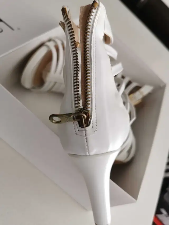 Versace 19.69 Heels in Women's - Shoes in Markham / York Region - Image 7