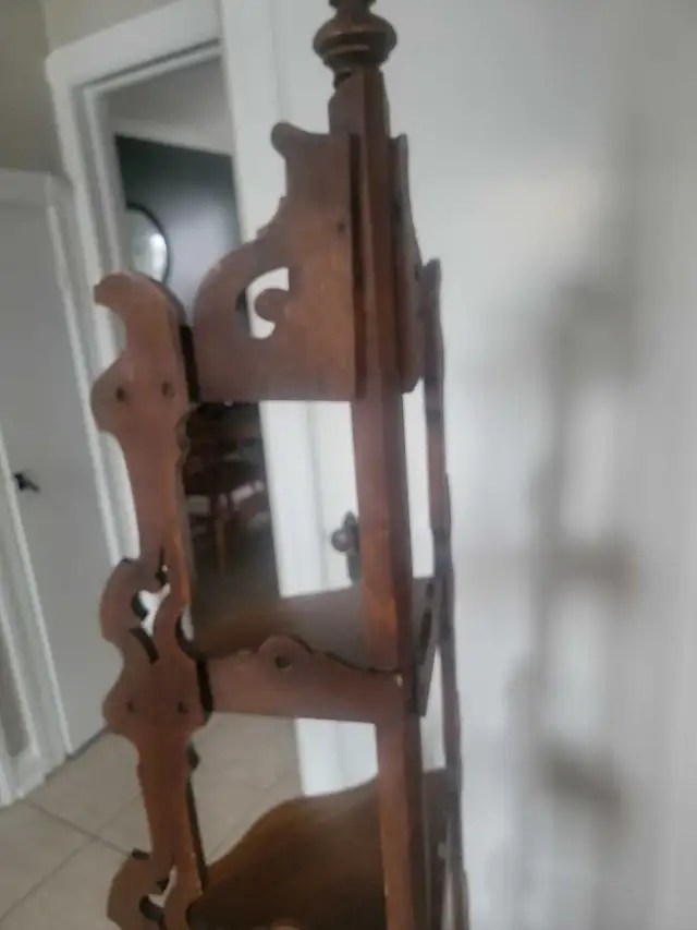 Antique corner Etagere shelf in Bookcases & Shelving Units in Oshawa / Durham Region - Image 6