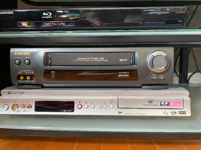 Entertainment system with stand in General Electronics in Calgary - Image 3