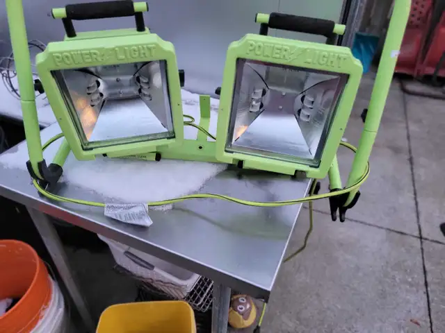 Heavy duty Construction lighting in excellent condition . in Outdoor Tools & Storage in Windsor Region - Image 4