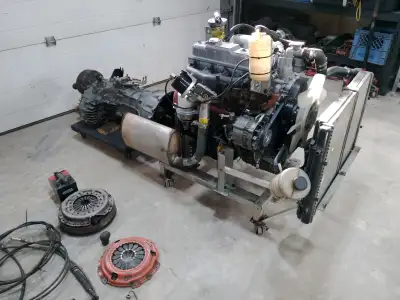 ISUZU diesel 2.8L, non-turbo direct injection 4 cylinder, 82hp. Isuzu considers this a "high speed"...