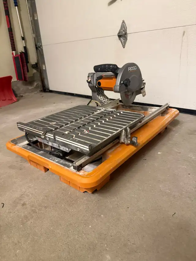 wet tile saw  in Power Tools in Markham / York Region - Image 3
