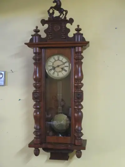 Horloge Forest Noire Viennoise en noyer, View more