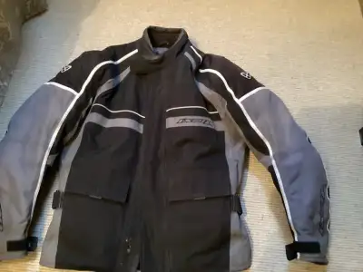 Équipement complet de moto de route, de couleur neutre pour HOMME ou FEMME va avec toutes les couleu...