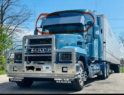 Sunvisor pour Mack Anthem ou Pinnacle comme neuf. Lumières LED sur le dessus. Stainless. Aucune modi...