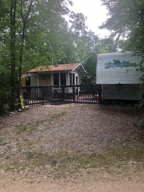 Seasonal site, at Great Woods Campground (5min from Beausejour) RVs