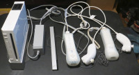 Nintendo Wii console 2 Wireless remotes, Nunchuck and 12 Games