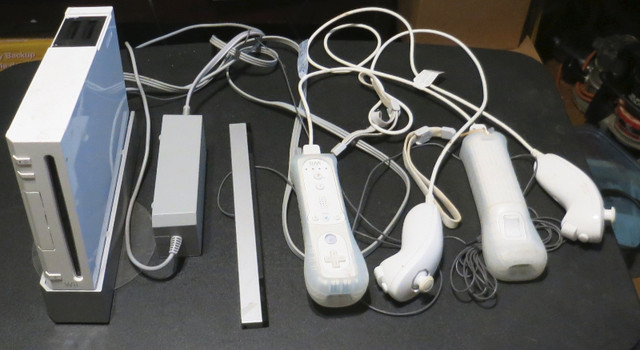 Nintendo Wii console 2 Wireless remotes, Nunchuck and 12 Games in Nintendo Wii in Kawartha Lakes