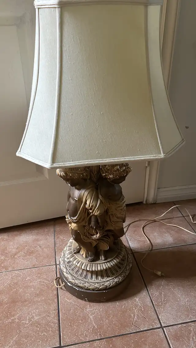 Vintage Lamp in Indoor Lighting & Fans in Hamilton - Image 2