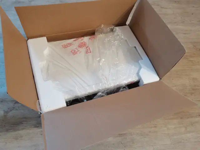brand new RCA microwave white 700w62863285493506124