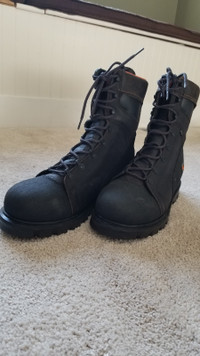 Steel toe boot 