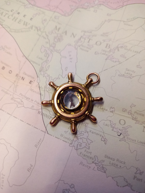 Antique Gold Ships Wheel Compass Pendant in Jewellery & Watches in Barrie - Image 2