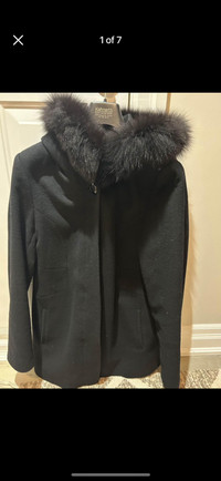 Women’s wool coat with hood 